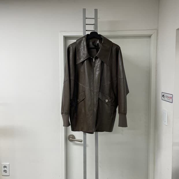 2022 시스템 페이크레더 브라운 자켓 82(W)