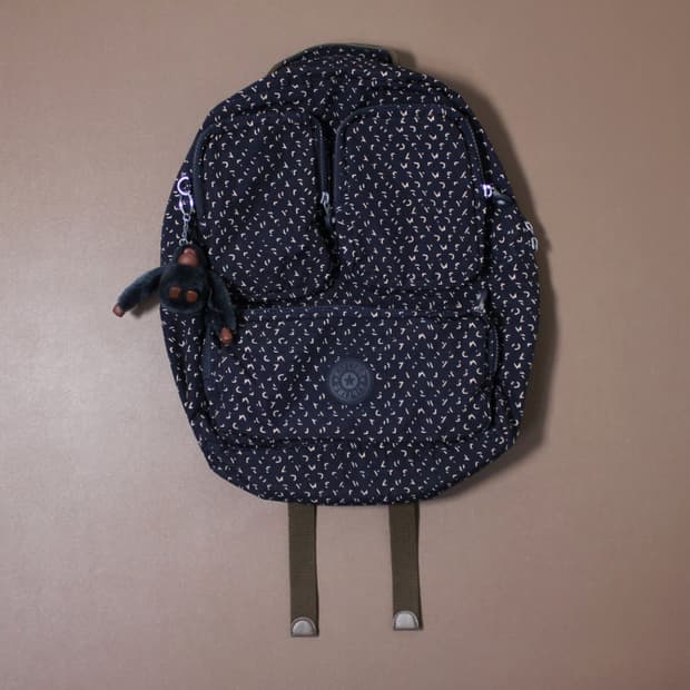 Kipling 키플링 패턴 멀티포켓 네이비 백팩