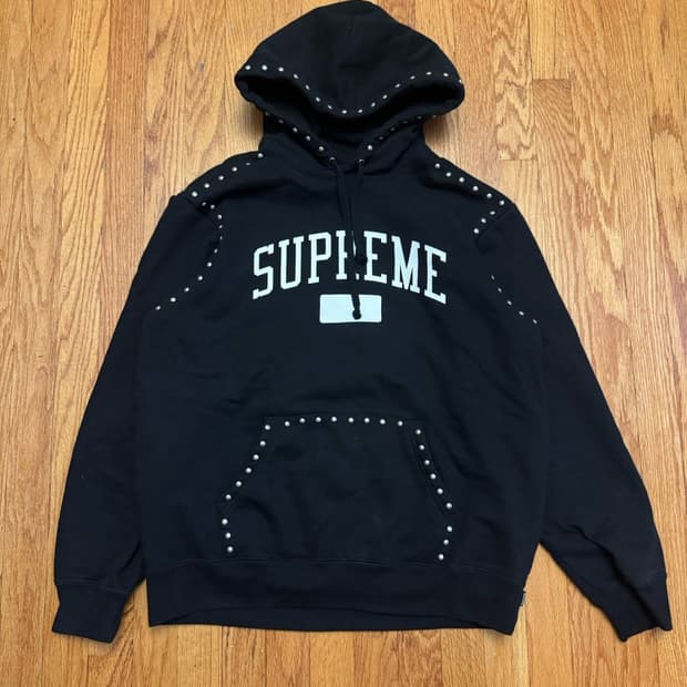 18FW 슈프림 스터디드 후드티