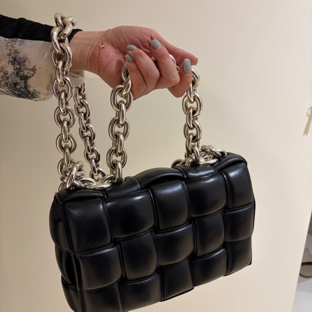 보테가 베네타 인트레치아토 블랙 체인 숄더백 631421