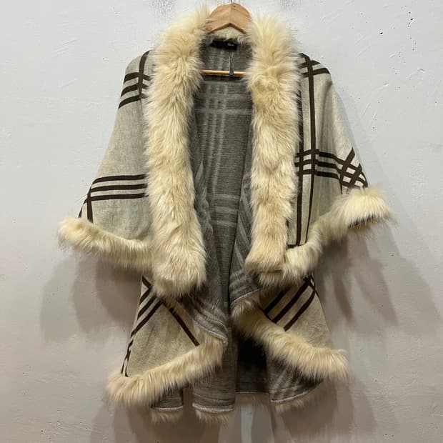 Riana JPN 퍼 트리밍 케이프