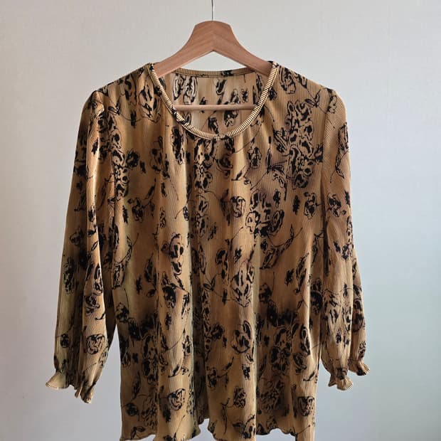 Vintage pleated floral blouse