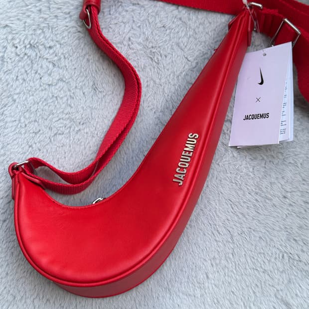 나이키 자크뮈스 스우시 크로스백 레드 새상품