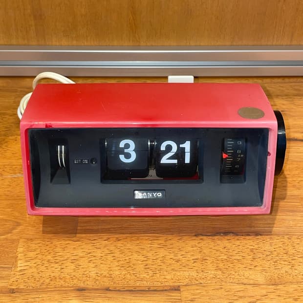 Sanyo T-100 Flip Clock (Red)