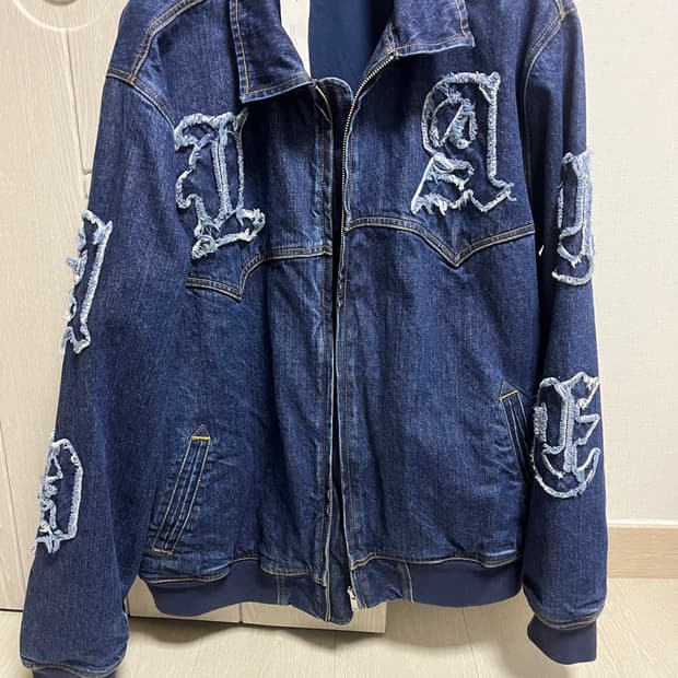 팔라스 아플리케 데님 자켓