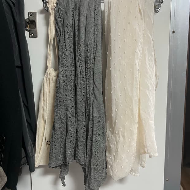 아이보리 도트 스카프