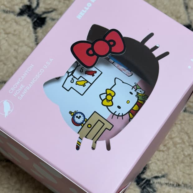 (새상품) 크로우캐년 헬로키티 머그 핑크 판매합니다.