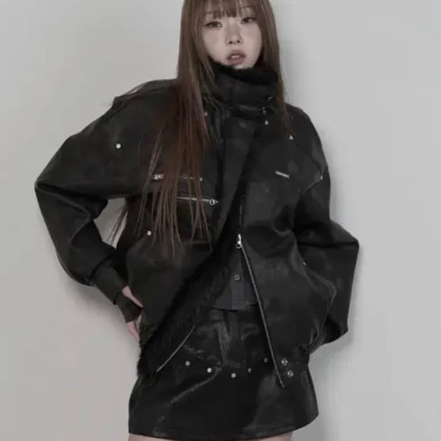 에트오소메 피그먼트 무스탕 퍼 점퍼 블랙