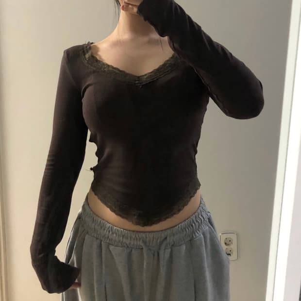 레이스 브이넥 긴팔 티 