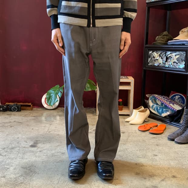 지에다 스티치 플레어 슬랙스 그레이