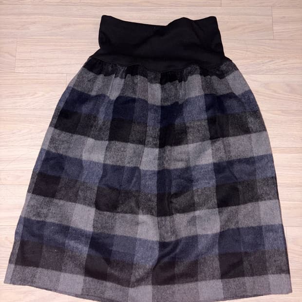 체크 미디스커트