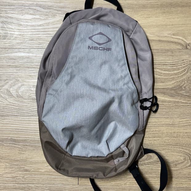 미스치프 롬버스 백팩 핑크그레이