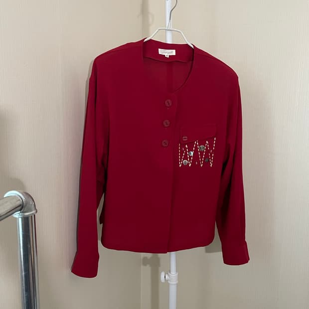 레드단추포인트블라우스