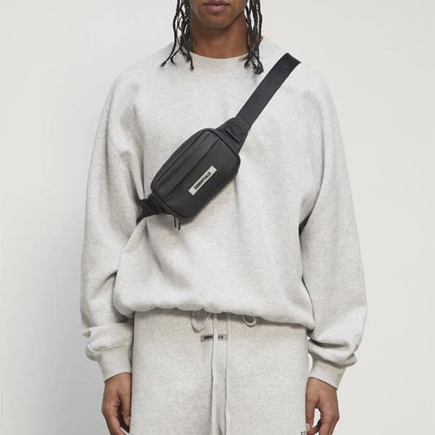 에센셜 블랙 미니 벨트백