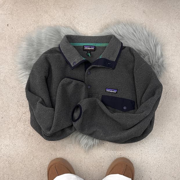 파타고니아 신칠라 그레이/네이비 스냅 플리스 