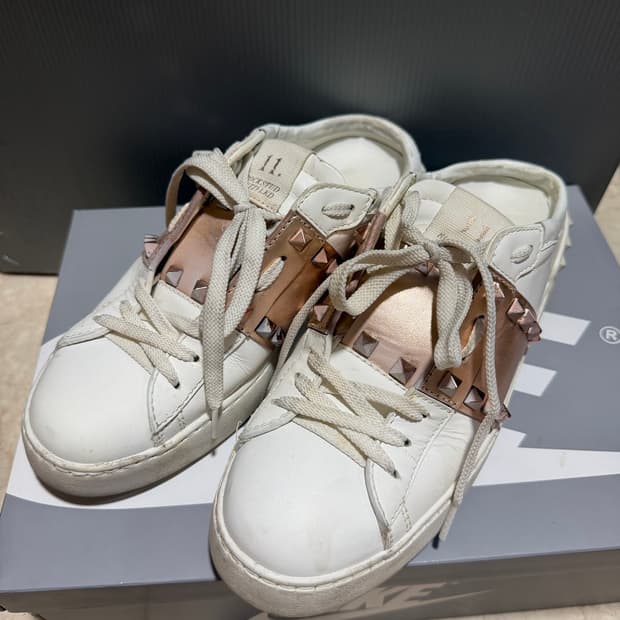 Valentino Garavani Open Rockstud Mule Sn