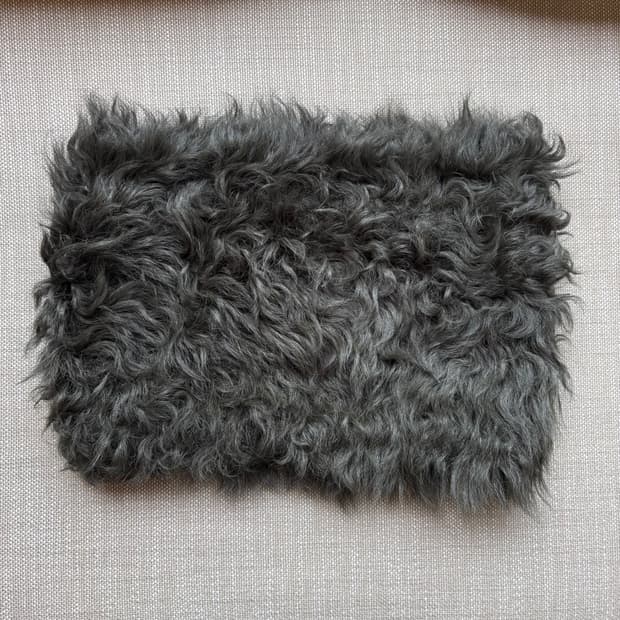 EUGENIA KIM 유제니아킴 천연 램퍼 빈티지 넥워머 카키그레이