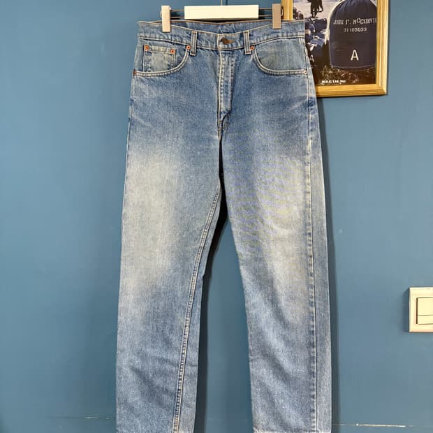 90‘s Levis USA 505 denim pant.