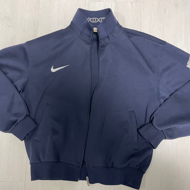 나이키 스우시 트랙탑