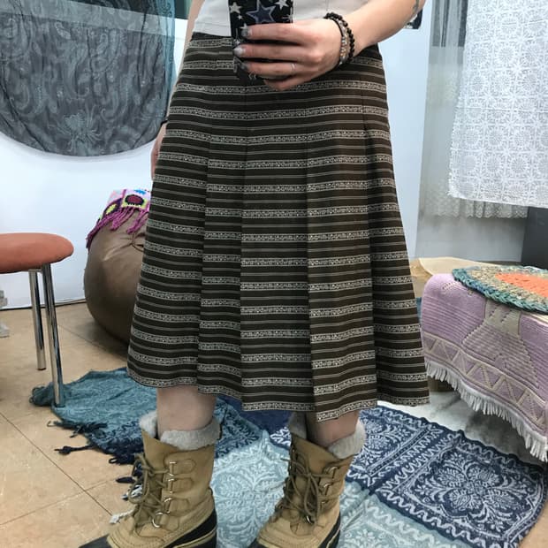 베스티벨리 besti belli 패턴 턱 미디스커트 