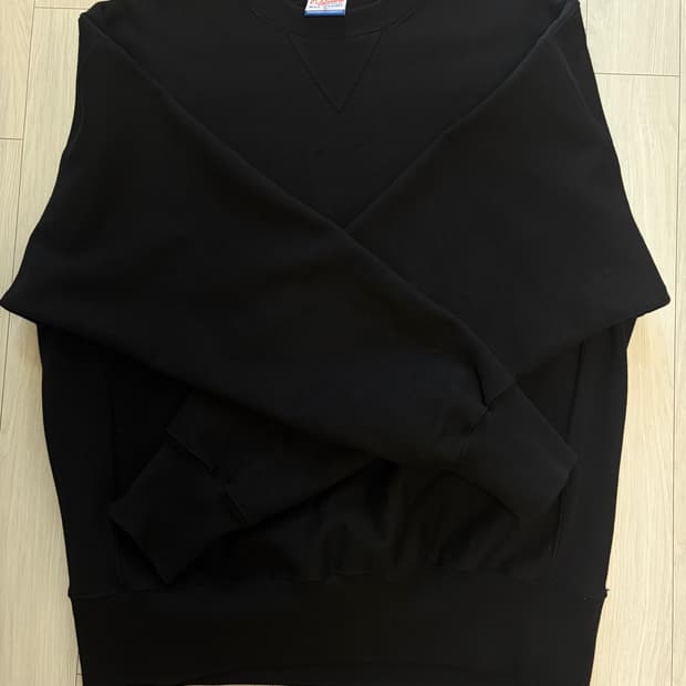 아웃스탠딩 맨투맨 블랙 M 팝니다