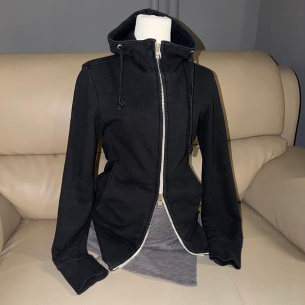 AKM high-neck design hood zip-up