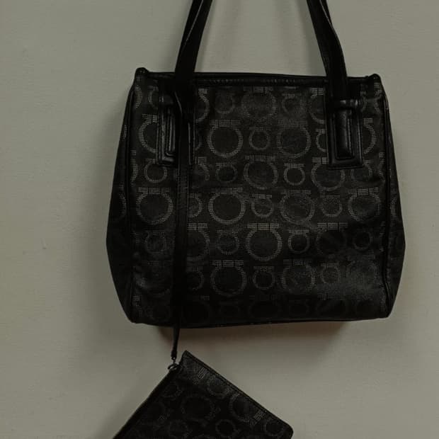 페라가모 간치니 토트백 + 파우치 세트 24*24*7