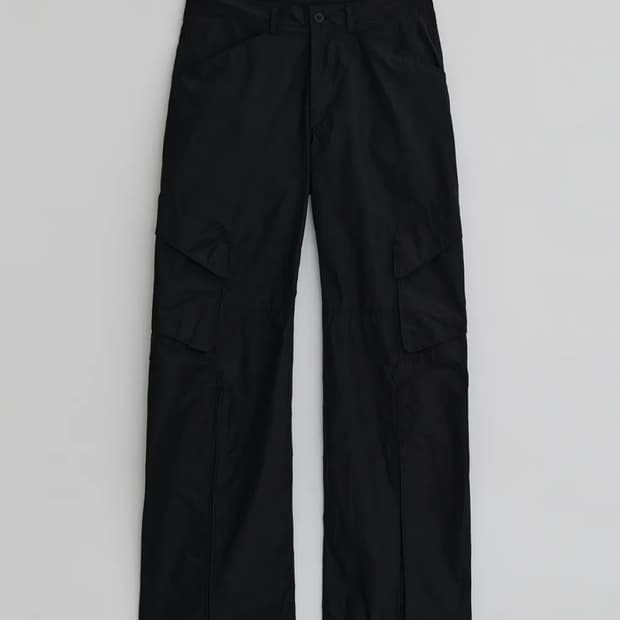 ee NYLON CARGO BOOTCUT PANTS BLACK