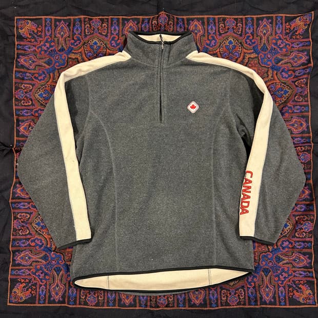 몬데타 배색 플리스 하프집업 스웨트셔츠