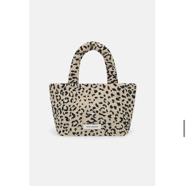 아이윤 iyoon 레오파드 패딩백 베이지