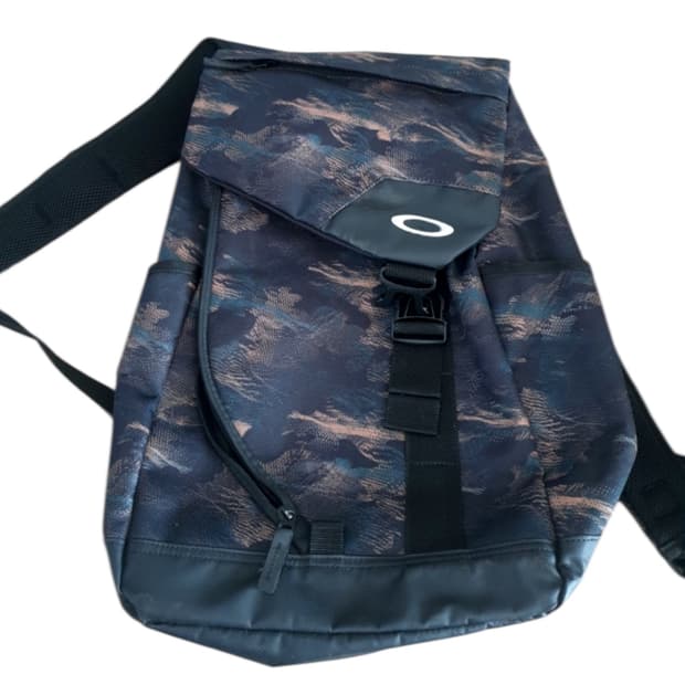 오클리 카모 테크 백팩