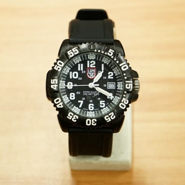 루미녹스 3050/3950 시리즈 네이비씰 200m 쿼츠 시계