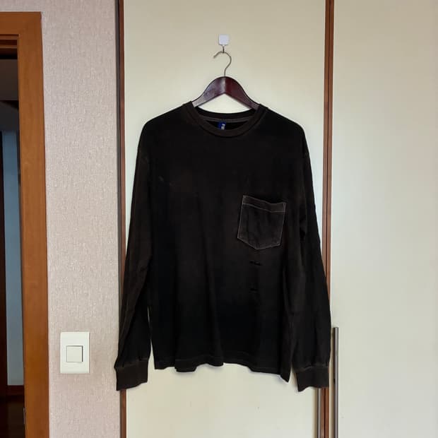 블라인드파일즈 에센스룸 브라운 롱슬리브