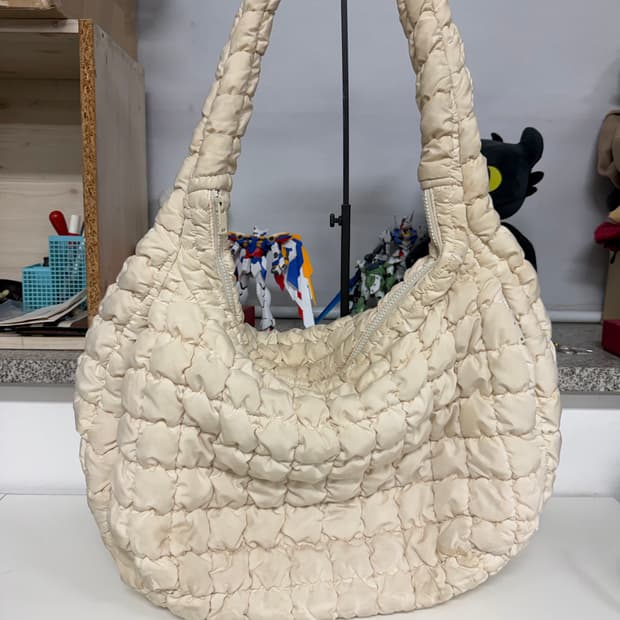 정품) COS 코스 퀼티드 오버사이즈 숄더백