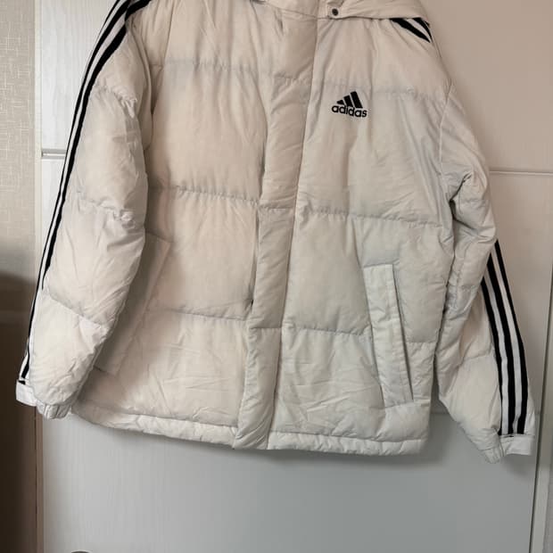 아디다스 흰색 오리털 패딩 M