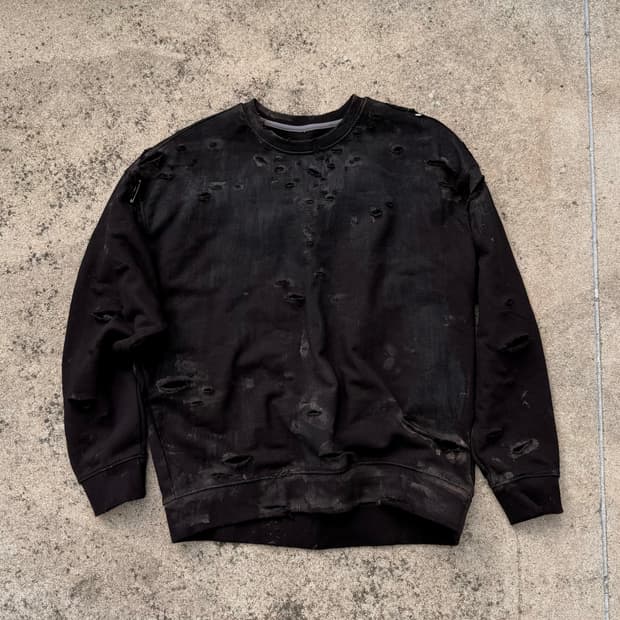 Distressed rusted vintage mood 맨투맨