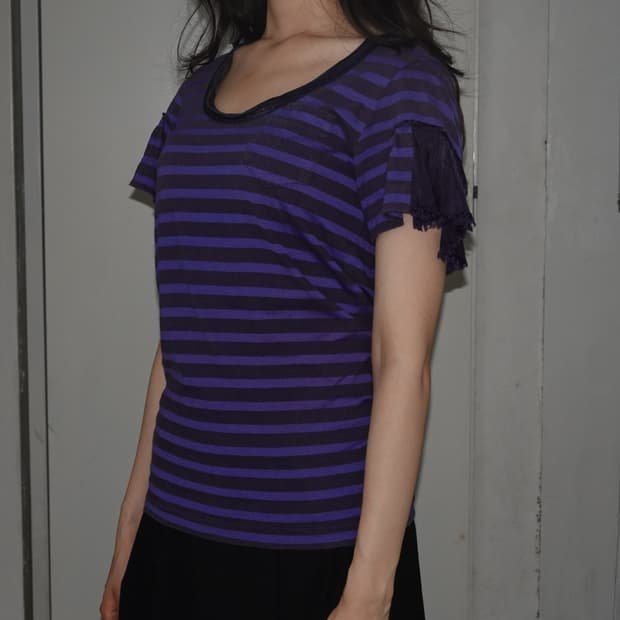 사카이 럭 어깨 프릴 반팔 티셔츠