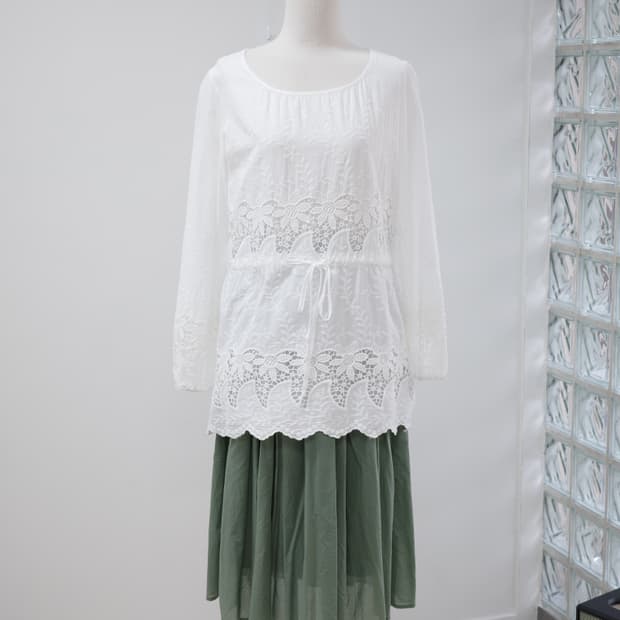 Lace flower white blouse