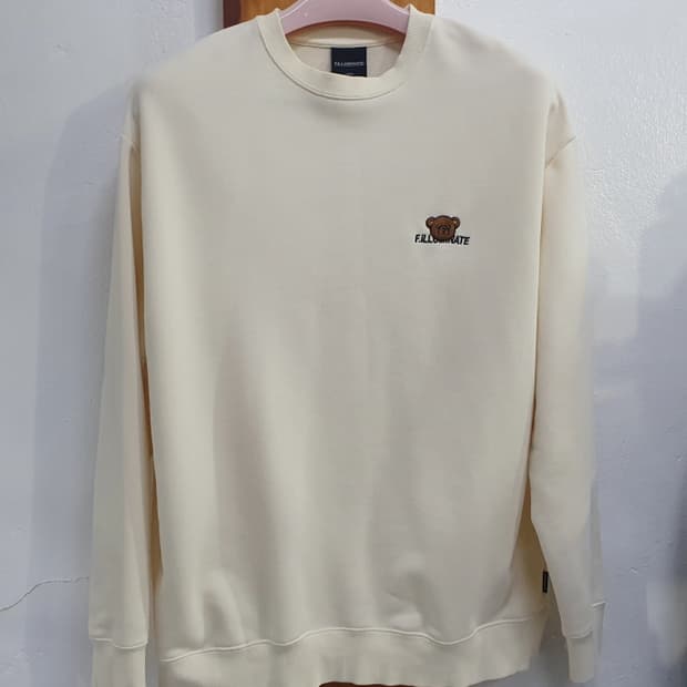 필루미네이트 크림색 맨투맨(100)