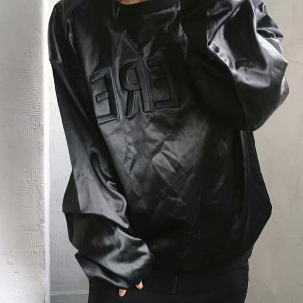 Juun.J 준지 블랙 커버드 로고 맨투맨