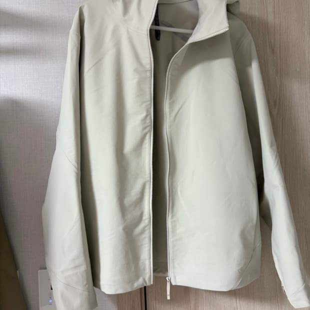 아크테릭스 베일런스 이소곤 후디 소프트쉘 자켓