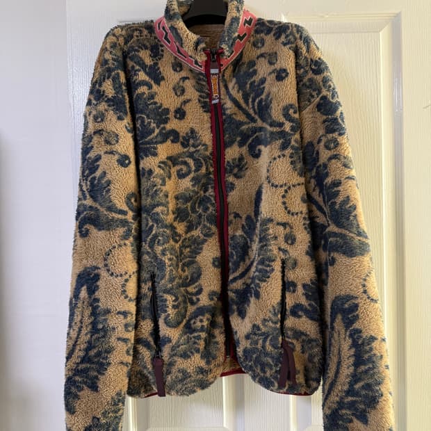 캐피탈 다마리아 후리스 5