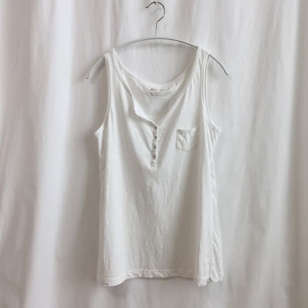 화이트 헨리 슬리브리스 White Henley Sleeveless
