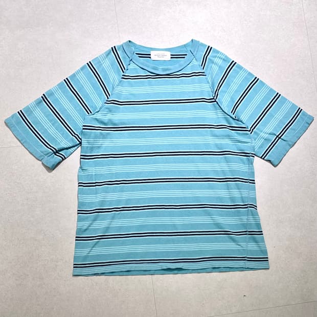 UNUSED 22SS 리버스 보더 래글런 스트라이프 티셔츠