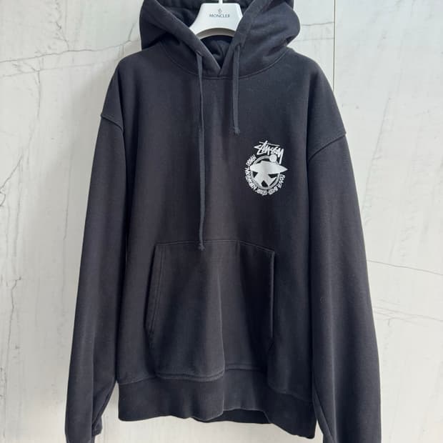 STÜSSY 그래픽 로고 후드티
