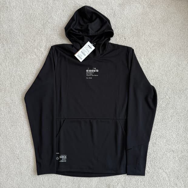 디아도라 캄포 러닝복 후드티