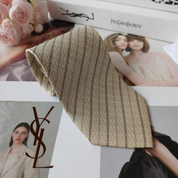 입생로랑 실크 골드 패턴 넥타이 9.4cm A+등급 A18841
