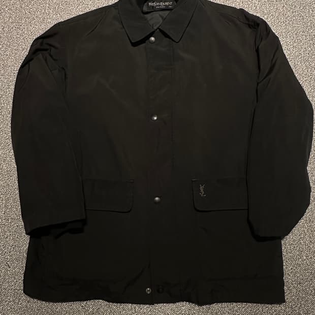 YSL 입생로랑 로고 블랙 폴리쉘 패디드 왁싱 점퍼 자켓 105