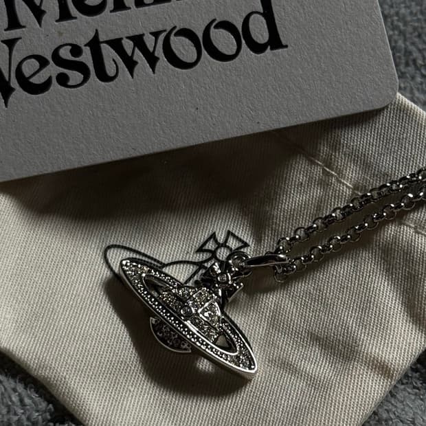 비비안 웨스트우드 미니 바스 릴리프 펜던트 실버