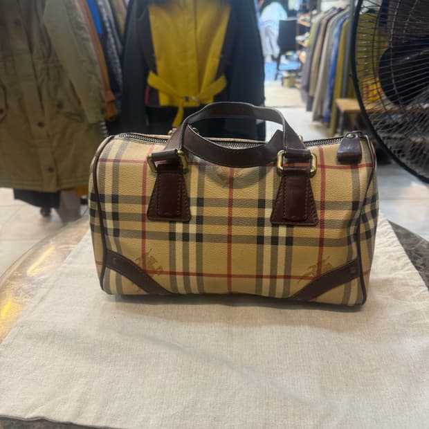 정품 버버리 노바체크 토트백 팝니다